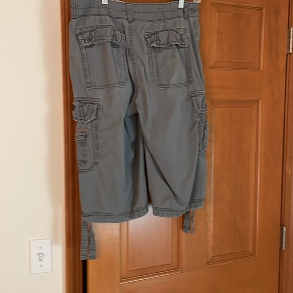 Union Bay Cargo Shorts men’s size 32 - Picture 4 of 11